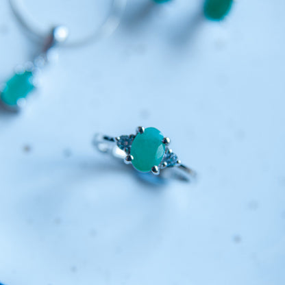 טבעת כסף "אסיה" עם אבן אמרלד