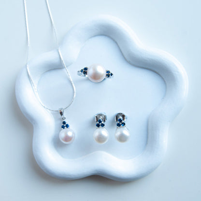 עגילי כסף "פיונה" עם פנינה וספיר