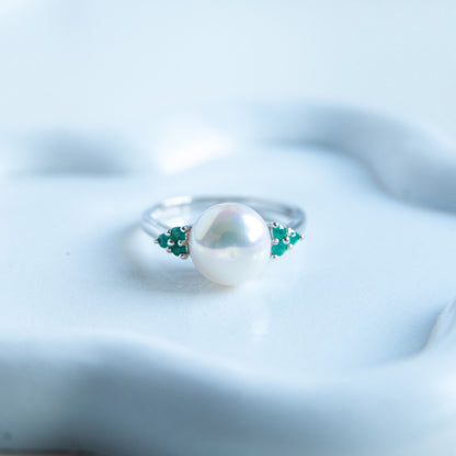 טבעת כסף "פיונה" עם פנינה ואמרלד