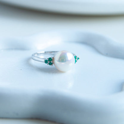 טבעת כסף "פיונה" עם פנינה ואמרלד
