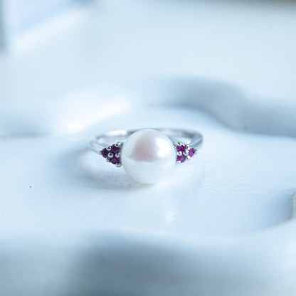 טבעת כסף "פיונה" עם פנינה ורובי