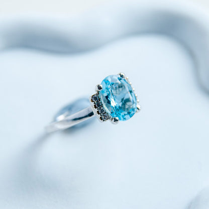 טבעת כסף "סופי" עם אבן בלו טופז
