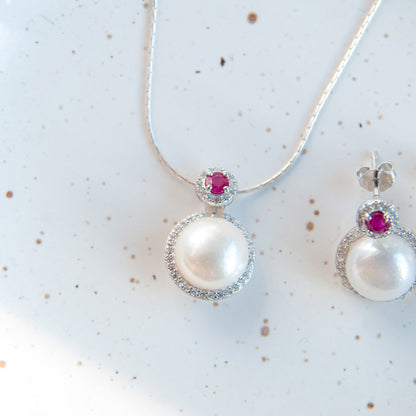 תליון כסף "לירי" עם פנינה ואבן רובי