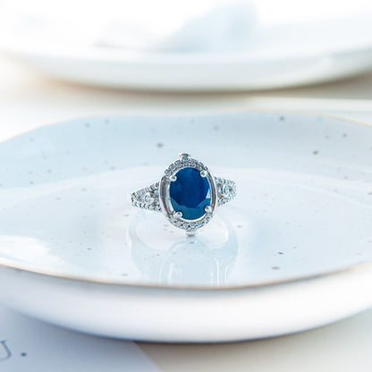 טבעת מכסף טהור "נועה" עם אבן ספיר