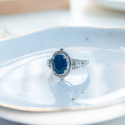 טבעת מכסף טהור "נועה" עם אבן ספיר