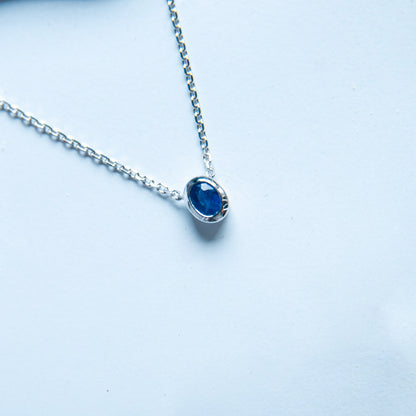 שרשרת כסף טסיל עם אבן ספיר