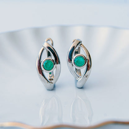 עגילי כסף "אגתה" עם אבן אמרלד