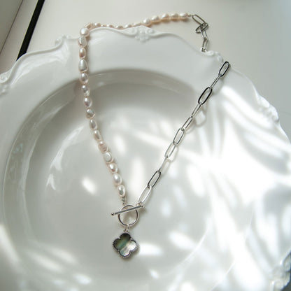 שרשרת חצי-חצי "נטע" מכסף עם פנינים ותליון תלתן