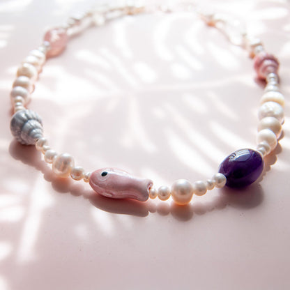 OCEAN שרשרת פנינים עם צדף ודג ורוד