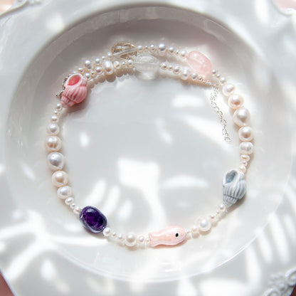 OCEAN שרשרת פנינים עם צדף ודג ורוד