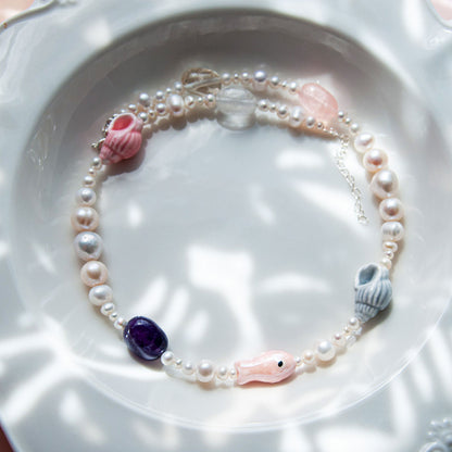 OCEAN שרשרת פנינים עם צדף ודג ורוד