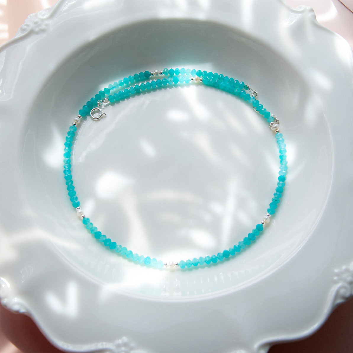 ARI שרשרת אבני אמזונייט בשילוב פנינים