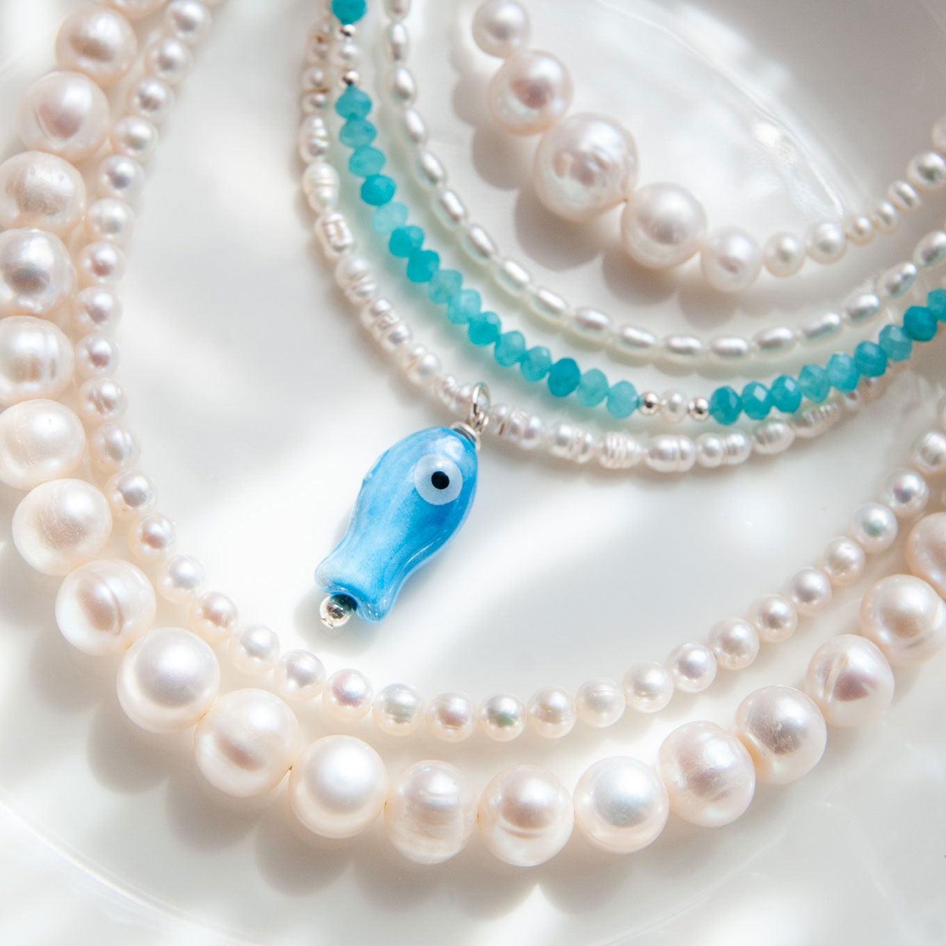 שרשרת פנינים אן עם תליון דג