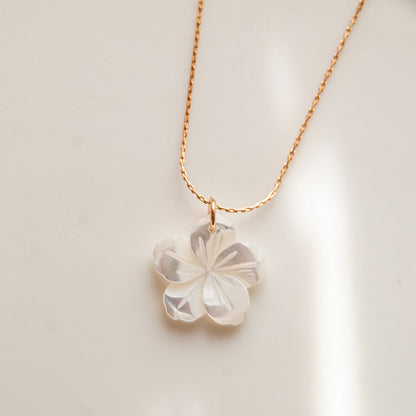 שרשרת נחש עדינה מגולדפילד עם תליון פרח דובדבן מצדף