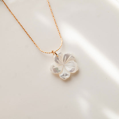 שרשרת נחש עדינה מגולדפילד עם תליון פרח דובדבן מצדף