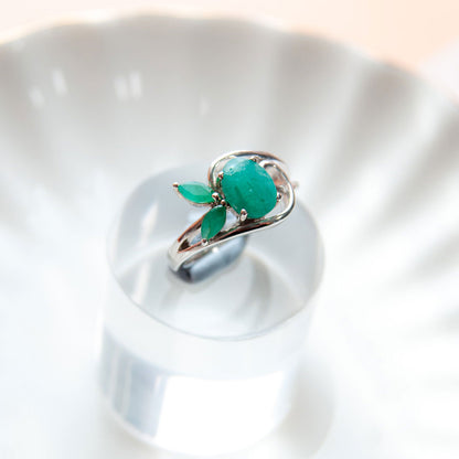 טבעת כסף "לינדה" עם אבני אמרלד