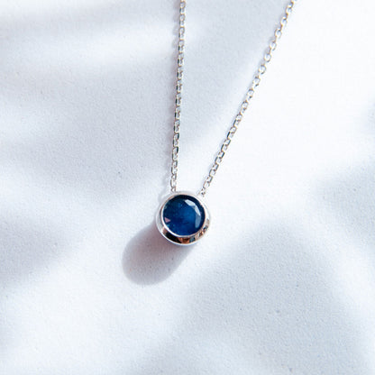 שרשרת כסף אמנדה עם אבן ספיר