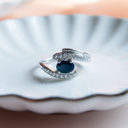 טבעת כסף "קטי" עם אבן ספיר