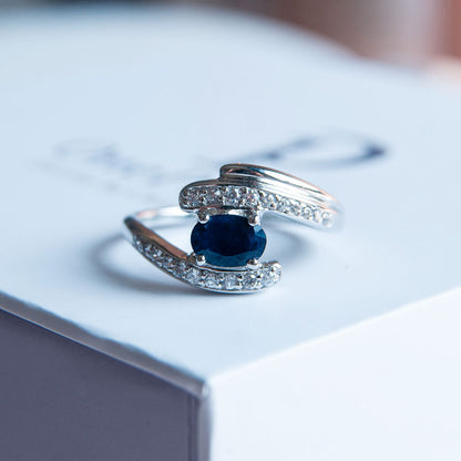 טבעת כסף "קטי" עם אבן ספיר