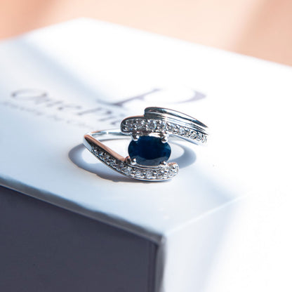 טבעת כסף "קטי" עם אבן ספיר