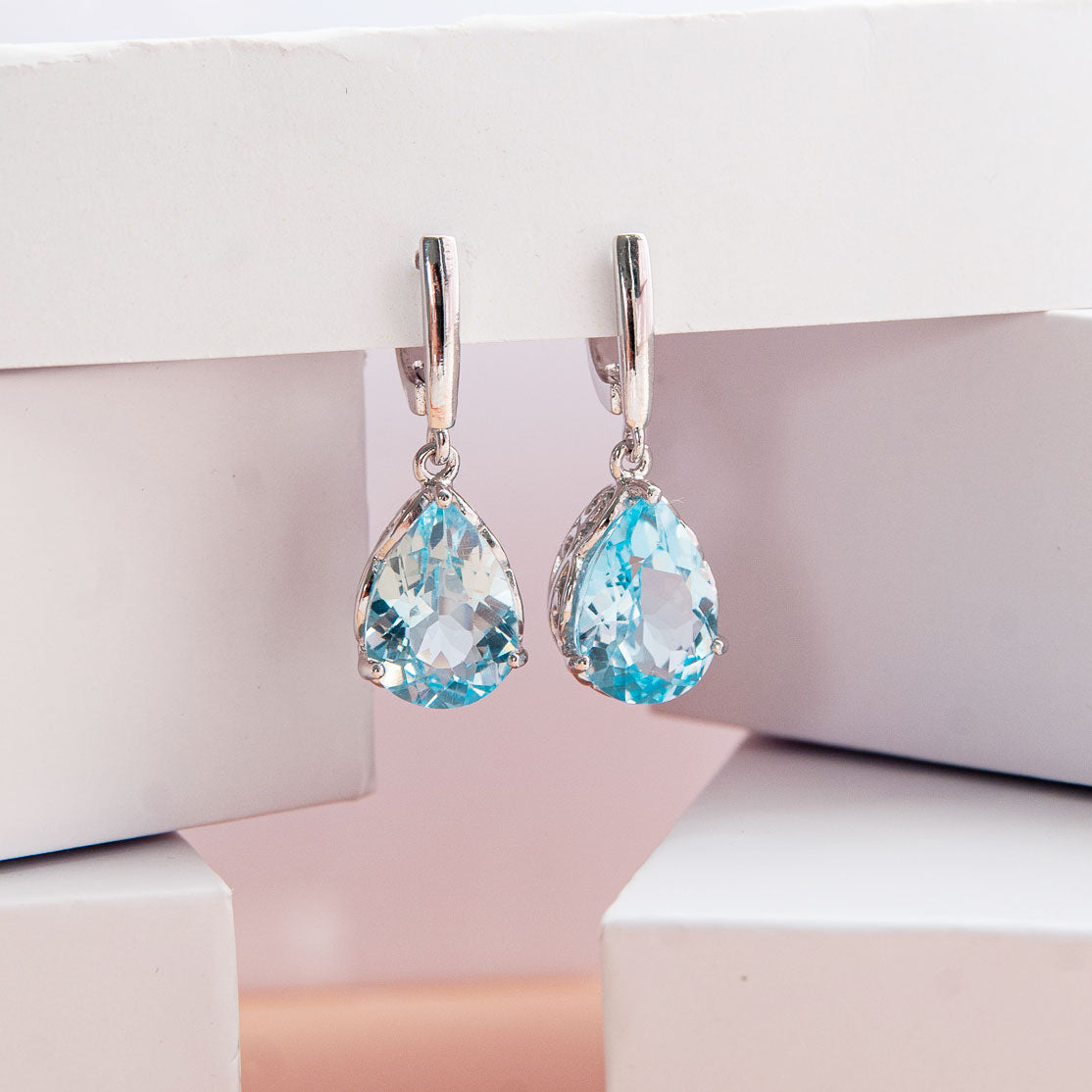 עגיל כסף "אליסיה" עם אבני בלו טופז