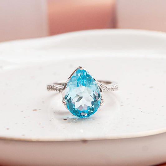 טבעת כסף "אליסיה" עם בלו טופז
