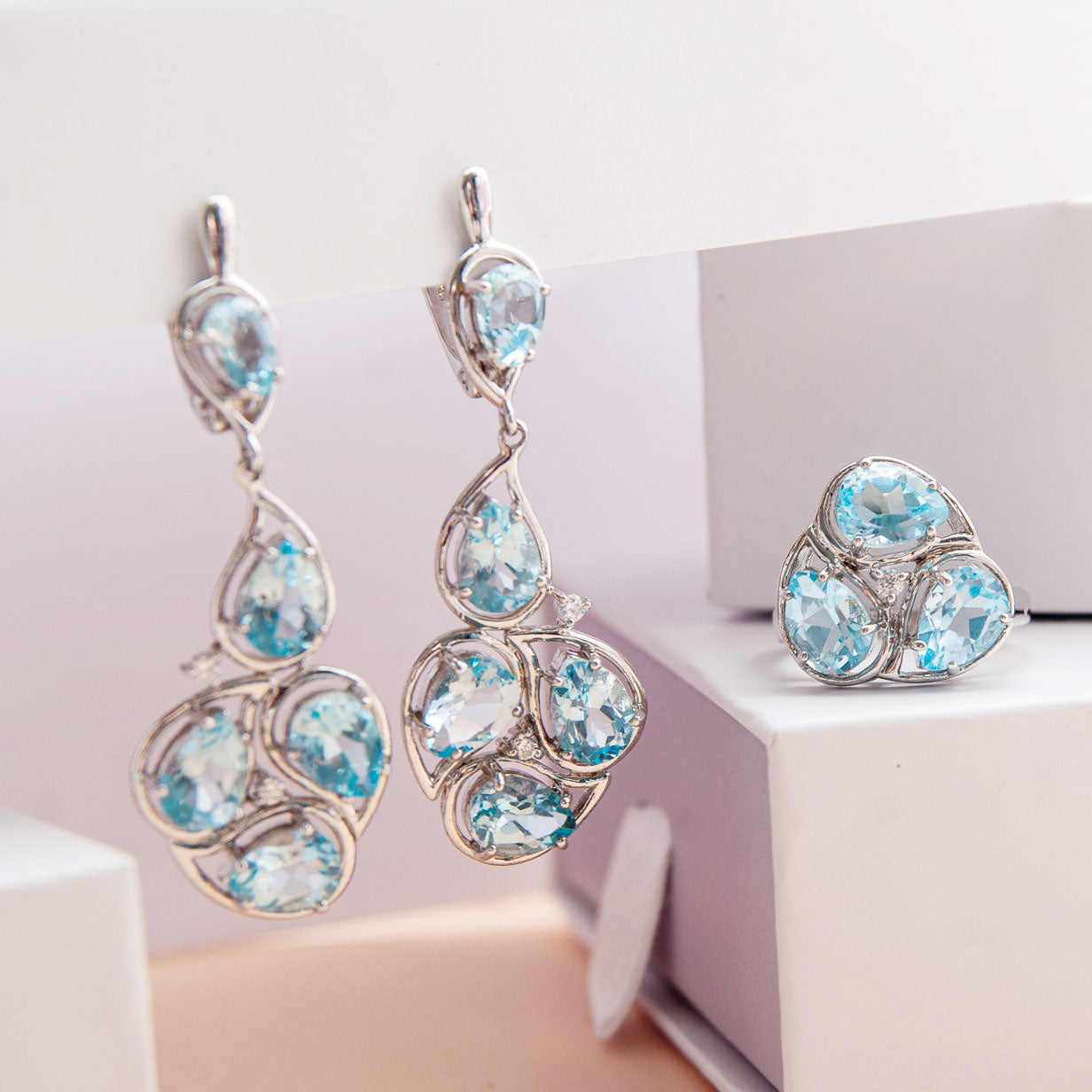 עגיל כסף "מרין" עם אבני בלו טופז