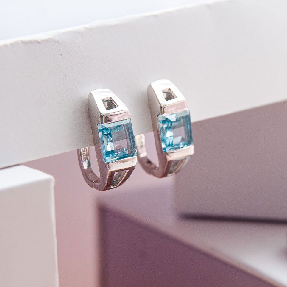 עגילי כסף "מונה" עם אבני בלו טופז