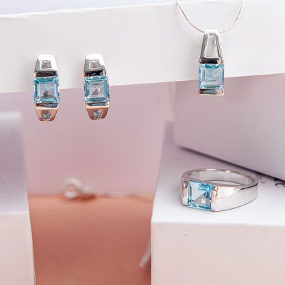 טבעת כסף "מונה" עם אבן בלו טופז