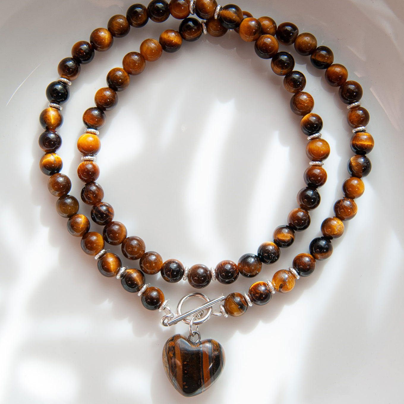 שרשרת מאבני עין הנמר עם תליון לב