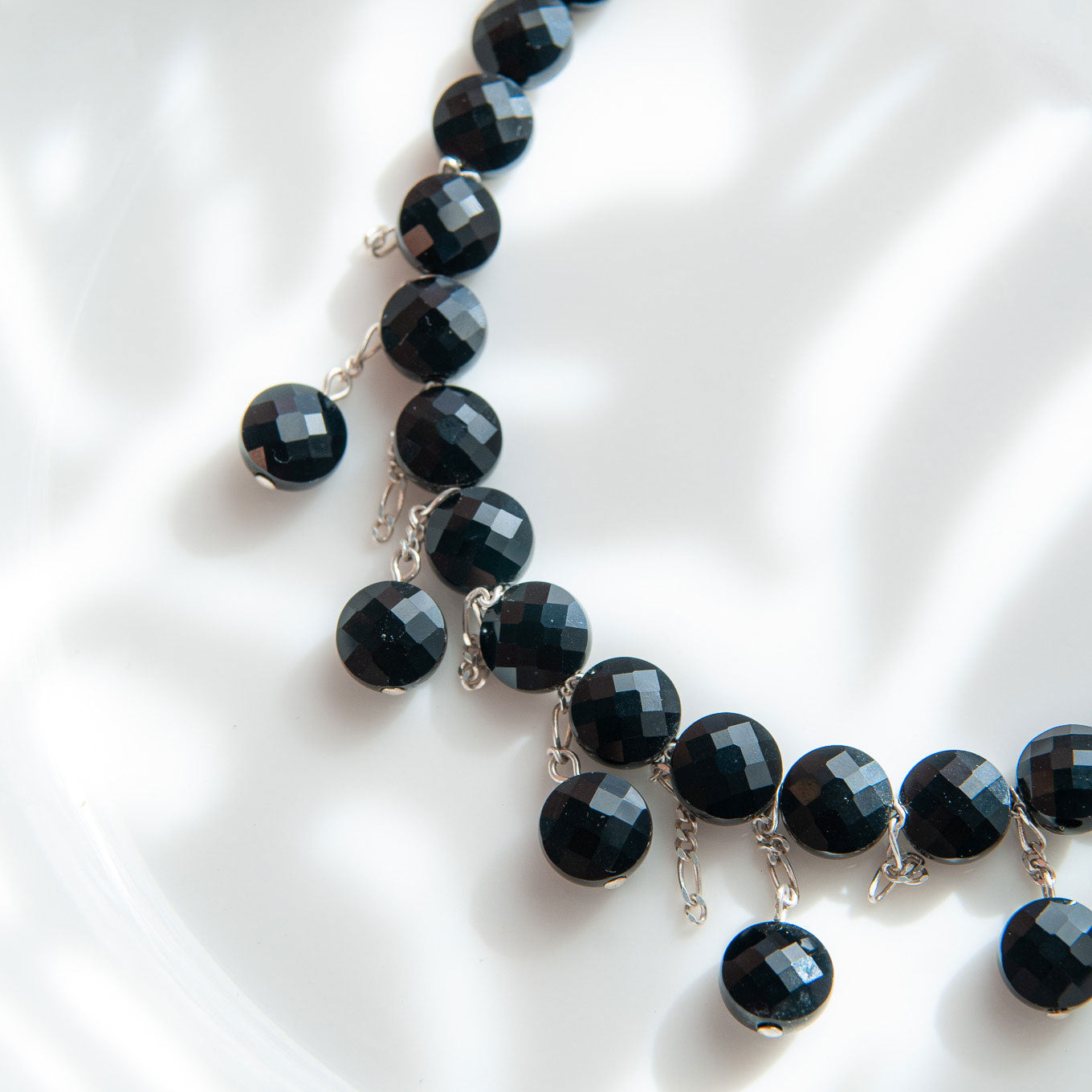 שרשרת טיפות מאבני טורמילן שחורות