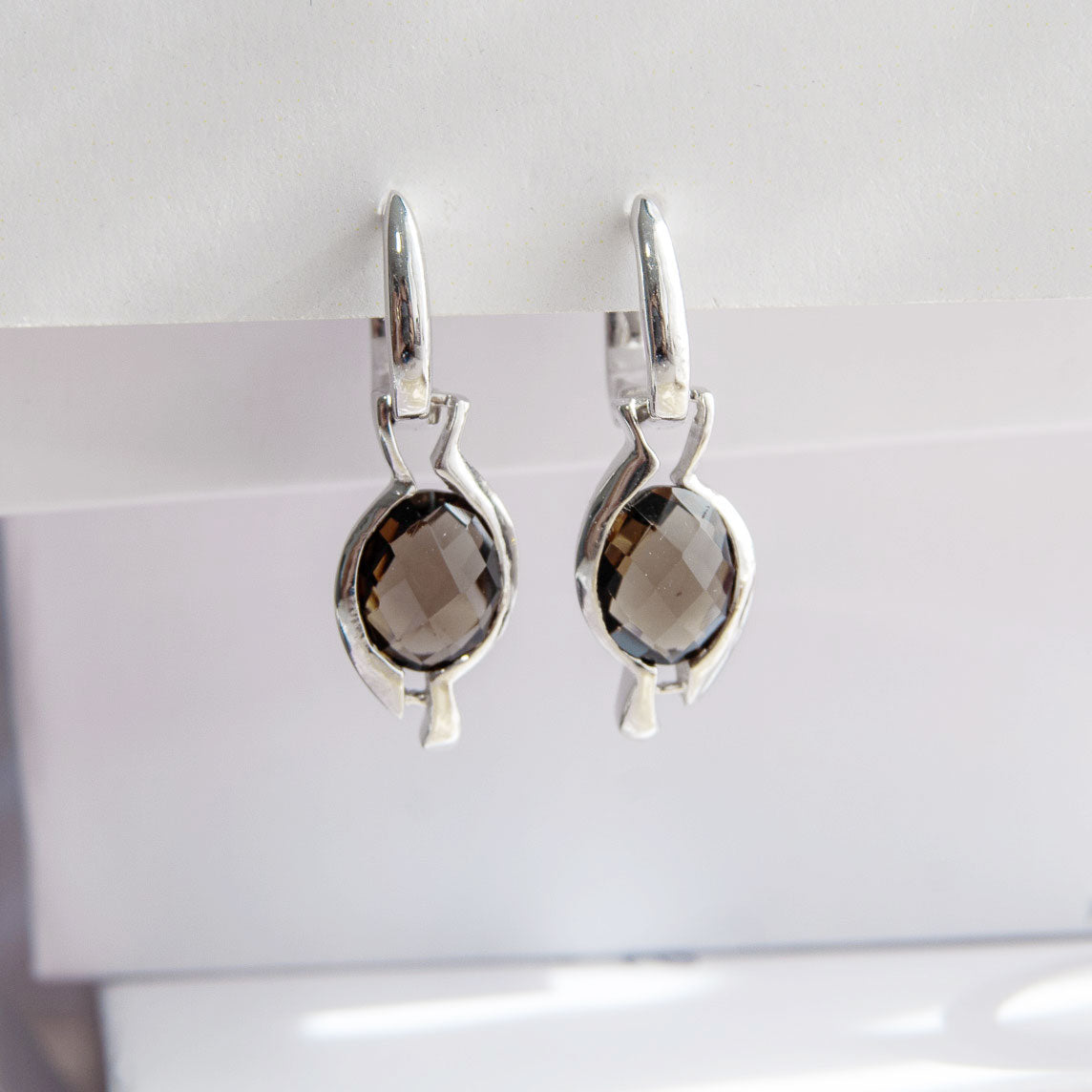 עגילי כסף "לייסי" עם סמוקי קוורץ