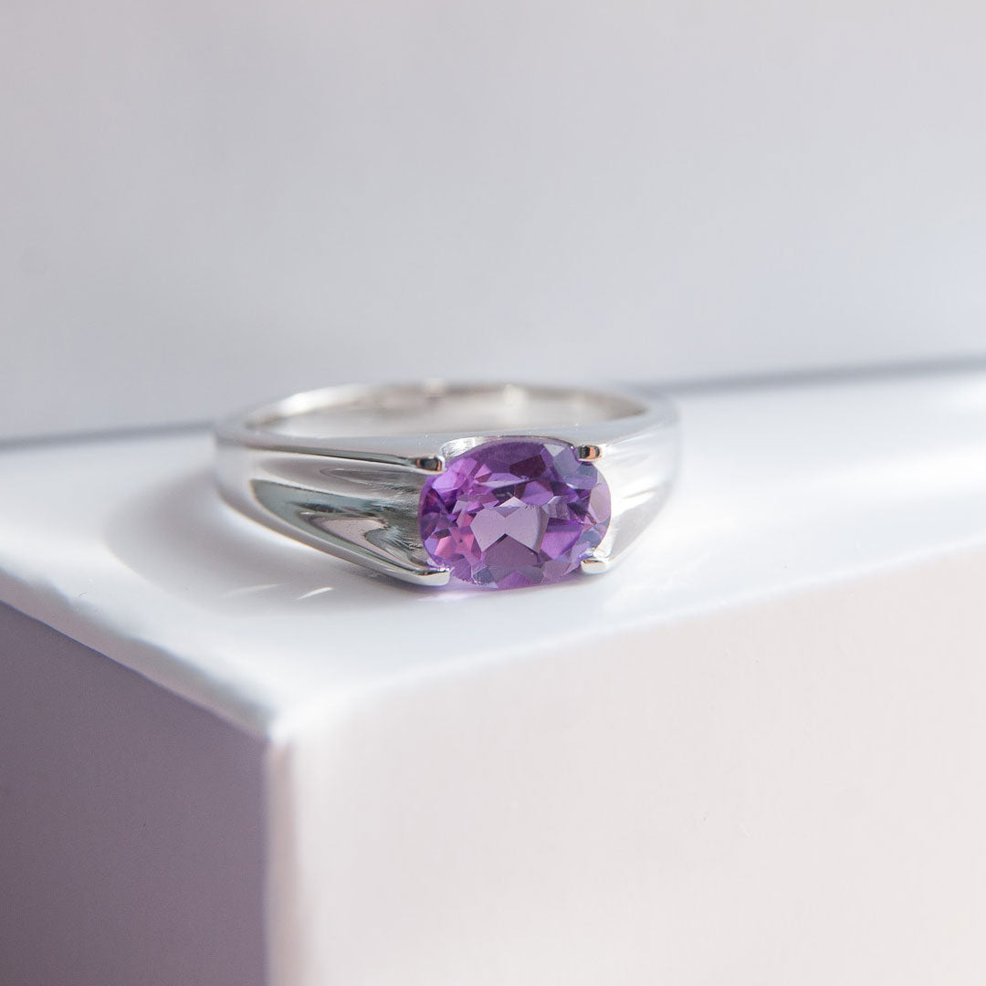 טבעת כסף "ג'ני" עם אבן אמטיסט