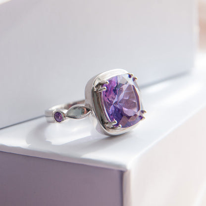 טבעת כסף "דיאנה" עם אבן אמטיסט