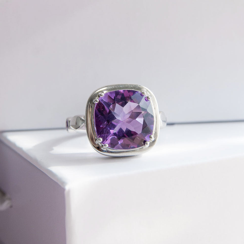 טבעת כסף "דיאנה" עם אבן אמטיסט