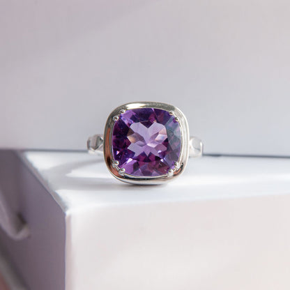 טבעת כסף "דיאנה" עם אבן אמטיסט
