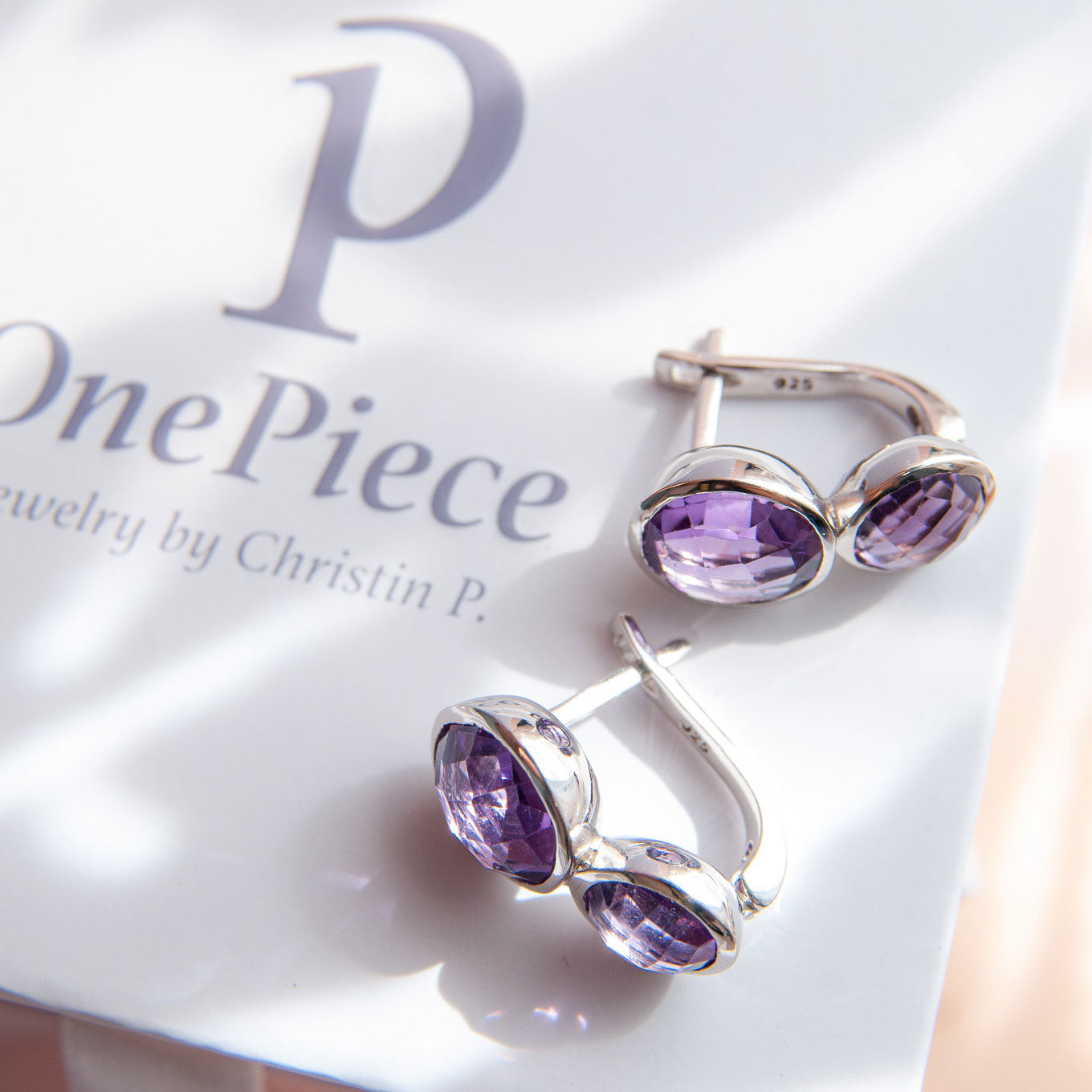 עגילי כסף "קורין" עם אבני אמטיסט