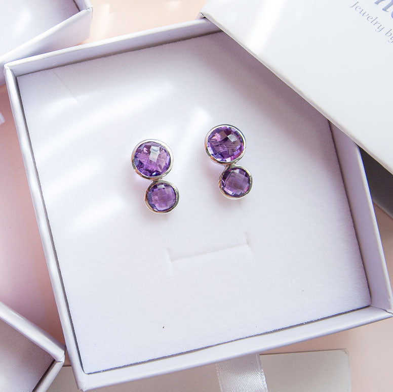 עגילי כסף "קורין" עם אבני אמטיסט