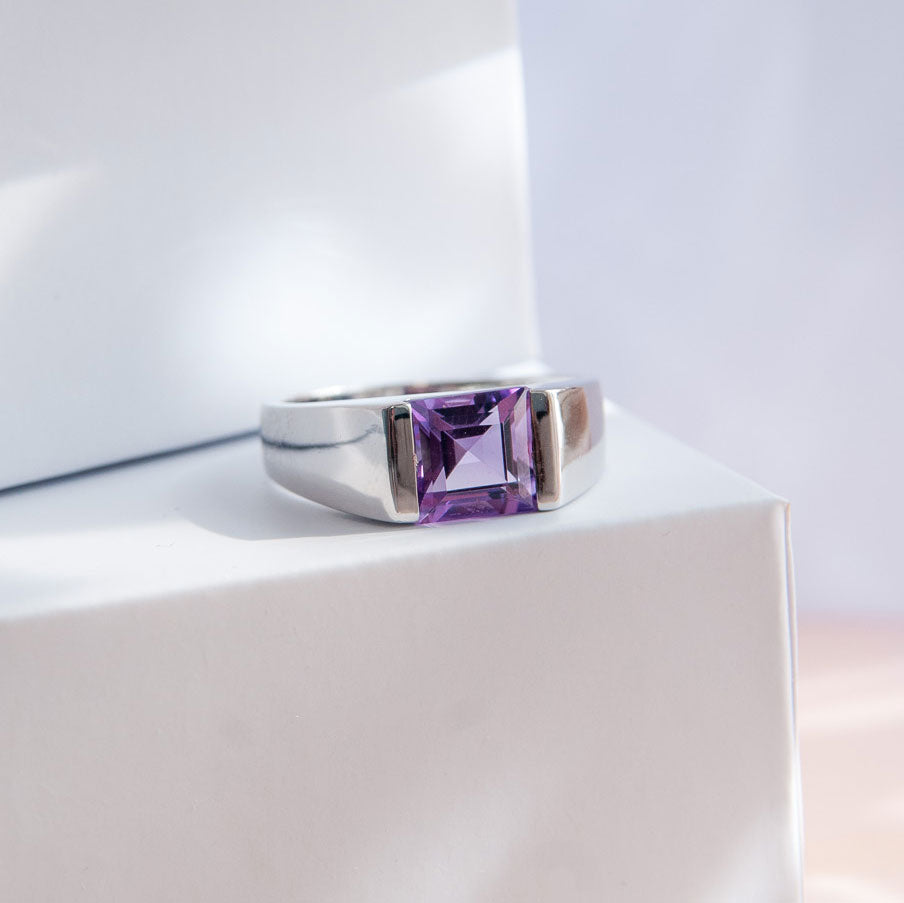 טבעת כסף "מונה" עם אבן אמטיסט