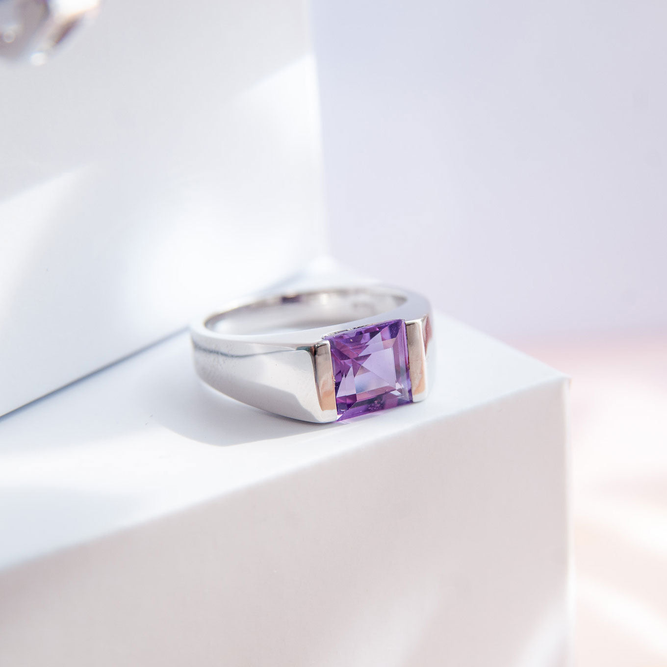טבעת כסף "מונה" עם אבן אמטיסט