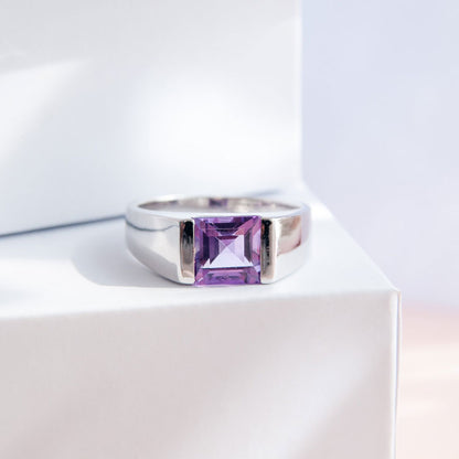 טבעת כסף "מונה" עם אבן אמטיסט