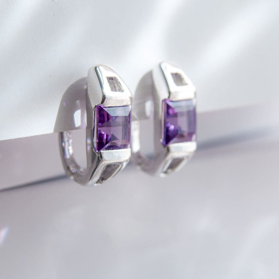 עגילי כסף "מונה" עם אבני אמטיסט