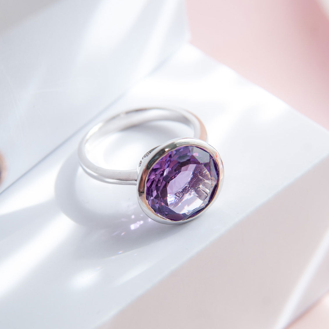 טבעת כסף "קידמן" עם אבן אמטיסט