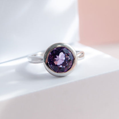 טבעת כסף "ניקול" עם אבן אמטיסט