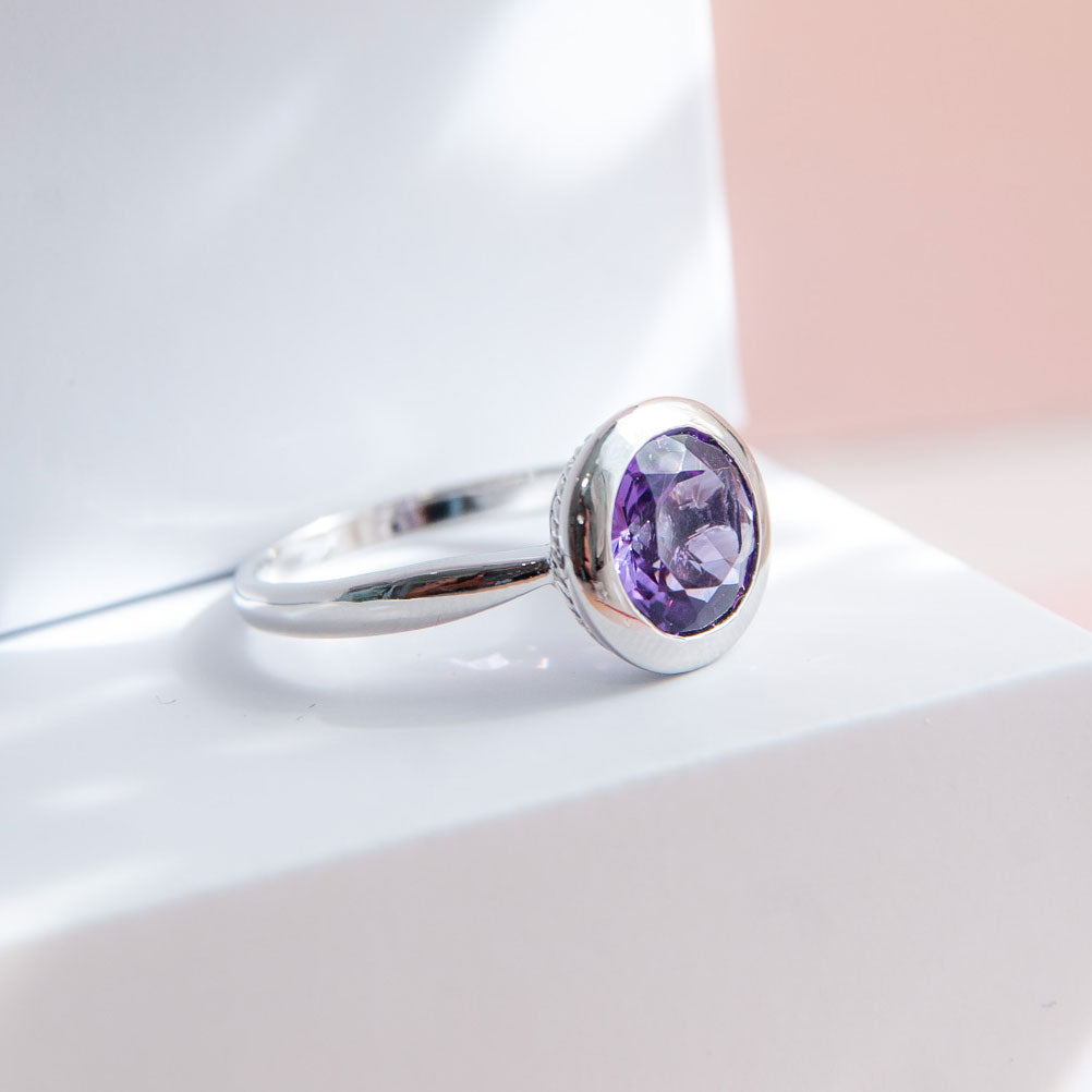 טבעת כסף "ניקול" עם אבן אמטיסט