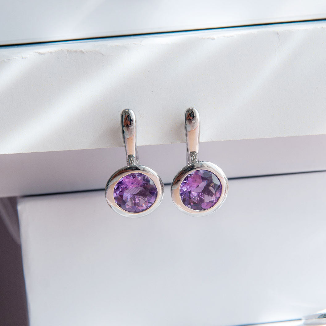 עגילי כסף "ניקול" עם אבני אמטיסט