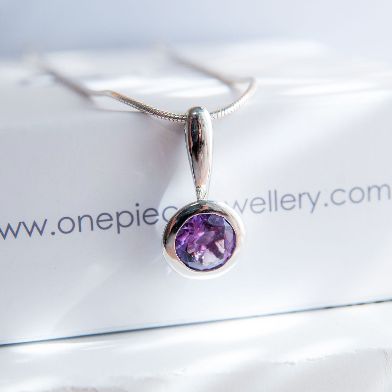 תליון כסף "ניקול" עם אבן אמטיסט