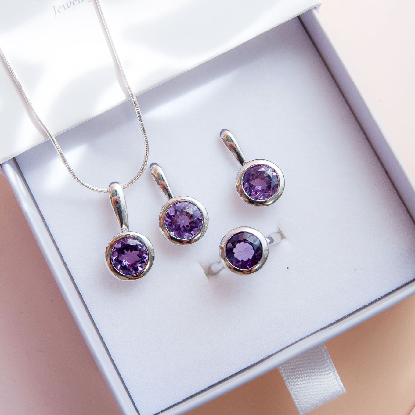 תליון כסף "ניקול" עם אבן אמטיסט