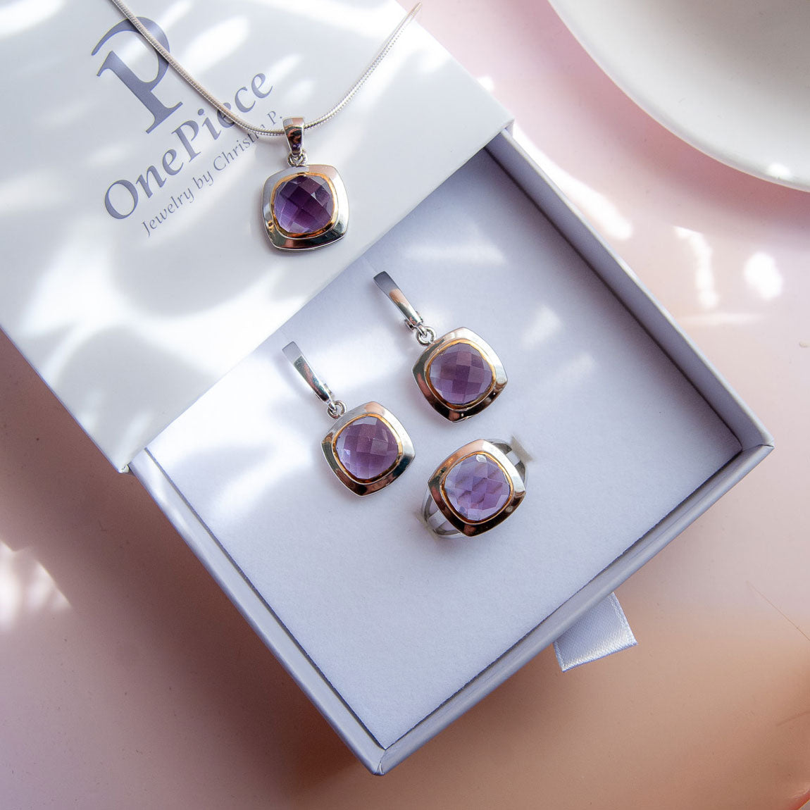 עגילי כסף "אלין" עם אבני אמטיסט