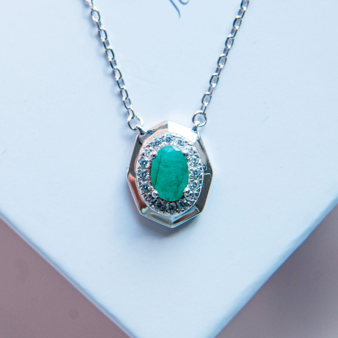 תליון כסף "גפן" עם אבן אמרלד